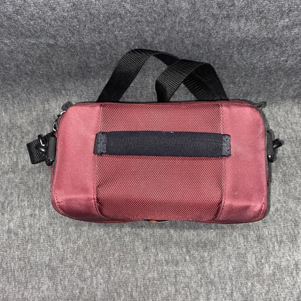 Lowepro Edit 130 Video Camera Bag (Maroon) Should Strap Adjustable Zipper Pocket